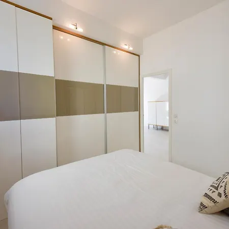 1-bedroom Walk To Garage Κάννες