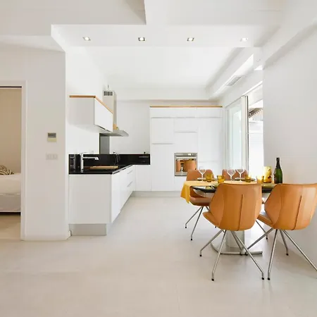 1-bedroom Walk To Garage