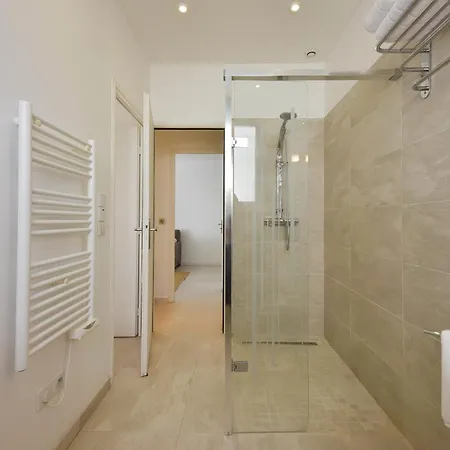 1-bedroom Walk To Garage Κάννες