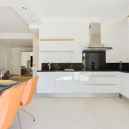1-bedroom Walk To Garage * Cannes