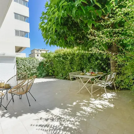 First Floor Walk To Garage Apartment Cannes