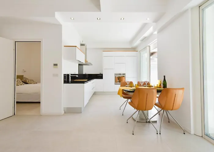 1-bedroom Walk To Garage