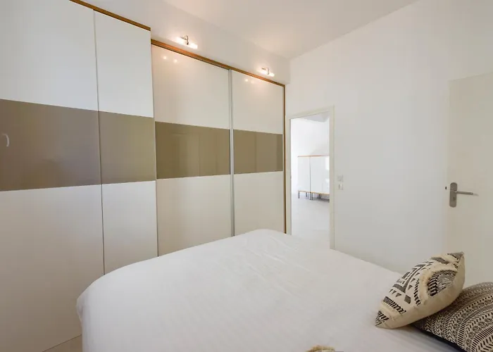 1-bedroom Walk To Garage Cannes
