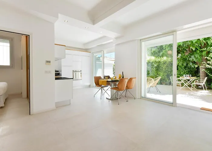 1-bedroom Walk To Garage * Cannes
