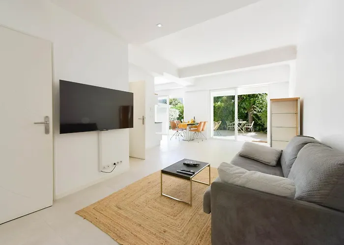 Daire 1-bedroom Walk To Garage Cannes