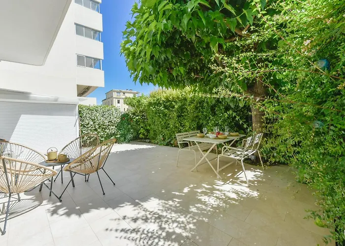 1-bedroom Walk To Garage Daire Cannes