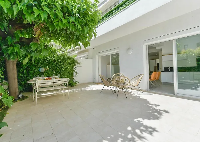 1-bedroom Walk To Garage Daire Cannes